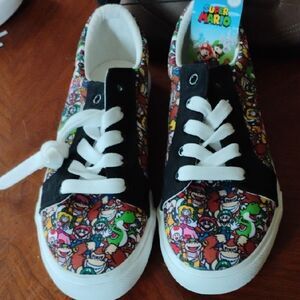 Nintendo Kids Shoes - Super Mario - Size: 5   (1004)